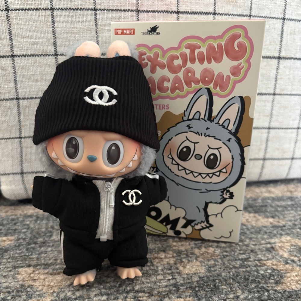 Pop Mart Exciting Macaron Sea Salt Coconut w/ Outfit